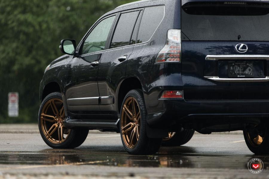 Детали экстерьера Lexus GX460 on Vossen Wheels (HC-1.6) 2017 года  (фото 26 из 34)